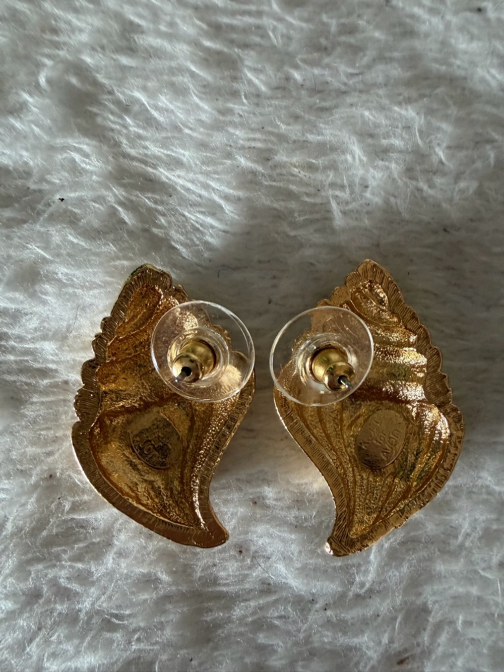 Vintage Avon’s Chunky Gold Shell-Style Statement Earrings - Picture 5 of 6
